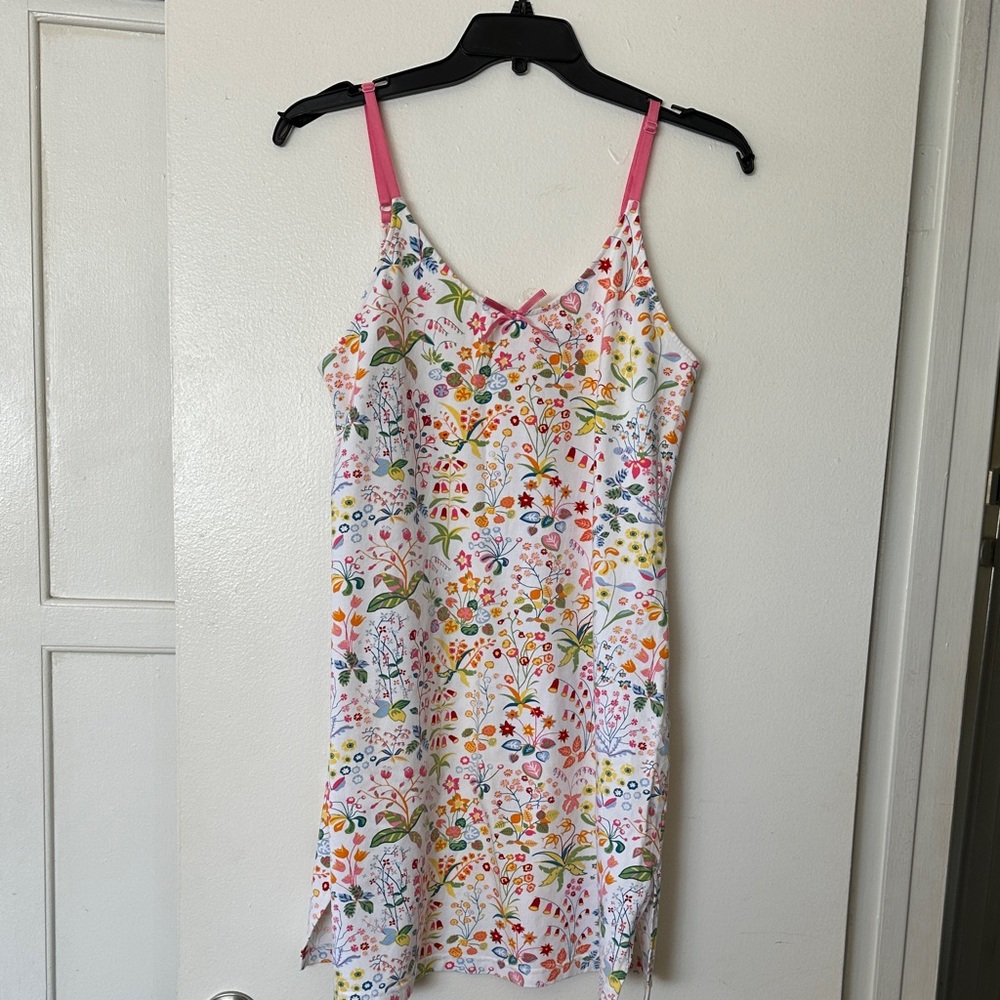 Swell Floral Print Slip Sleepwear with delicate Pink Straps. Circa 2002. XXL